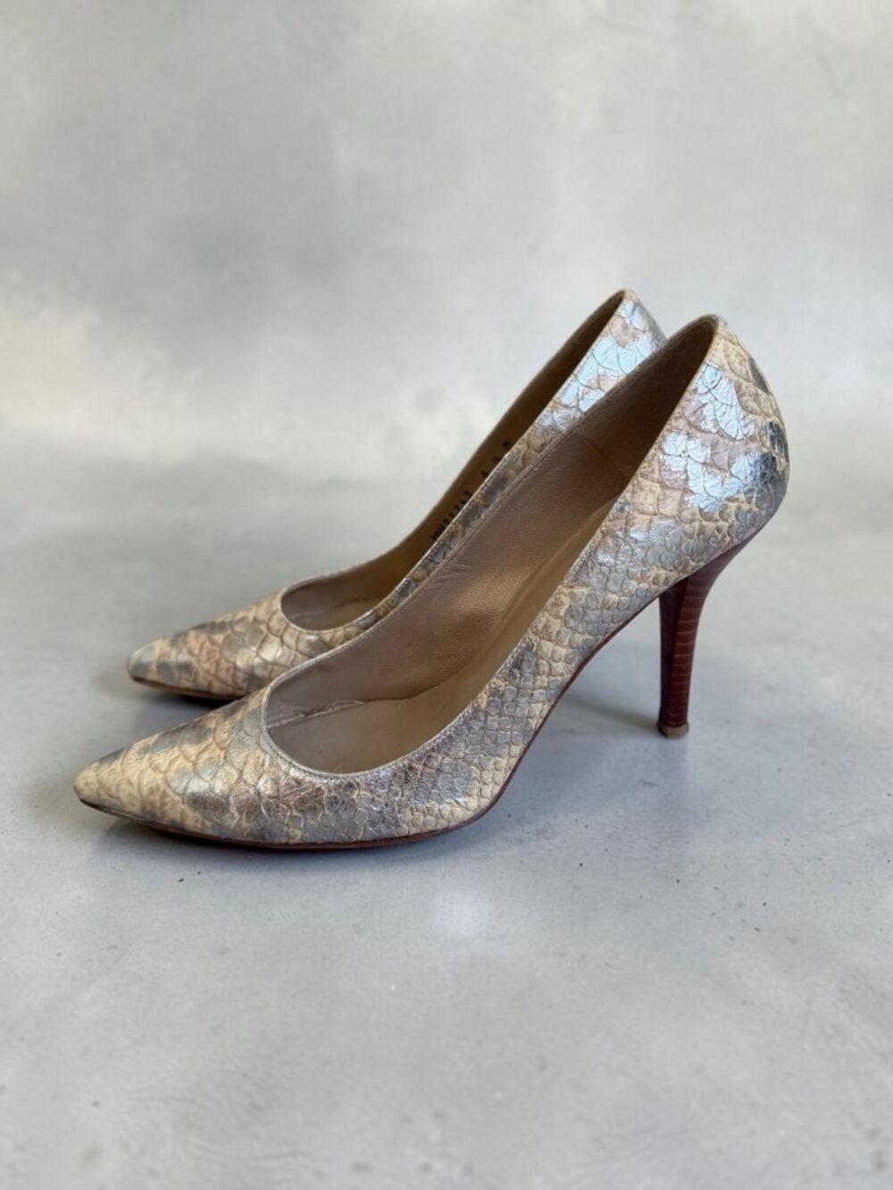 STUART WEITZMAN Gold Tone Snake Print Leather Heels Size 6.5